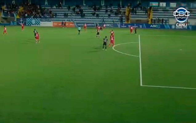 Azərbaycan çempionatında hakimdən qeyri-adi qərar - Video