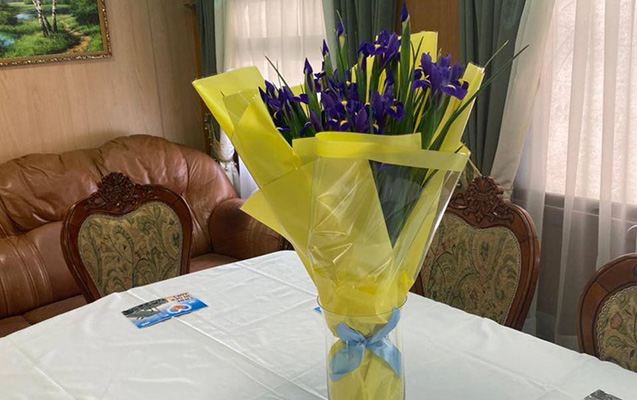 Ukrayna Almaniyadan istədiyi silaha gül buketi ilə eyham vurdu - Foto