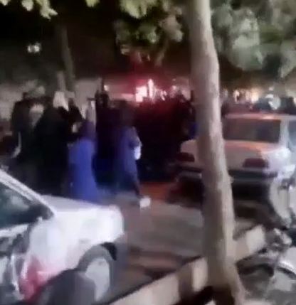 İranın bu şəhərində sakinlər gecə aksiyası keçirir - VİDEO