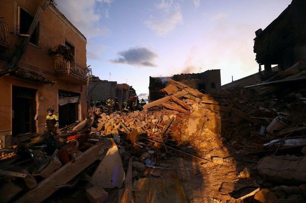 İtaliyada yaşayış binasında partlayış: Ölən var