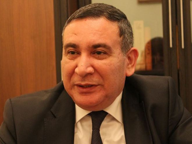 Rəşad Məcid: Mikrofonu yazıçının ağzına soxan \"jurnalistlər\"...