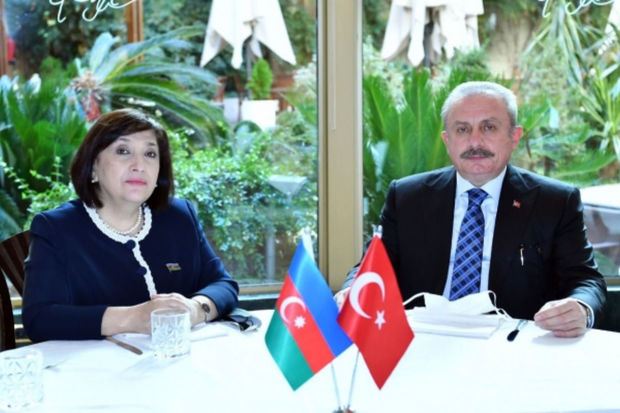 Sahibə Qafarova Mustafa Şentopa təbrik məktubu göndərdi 