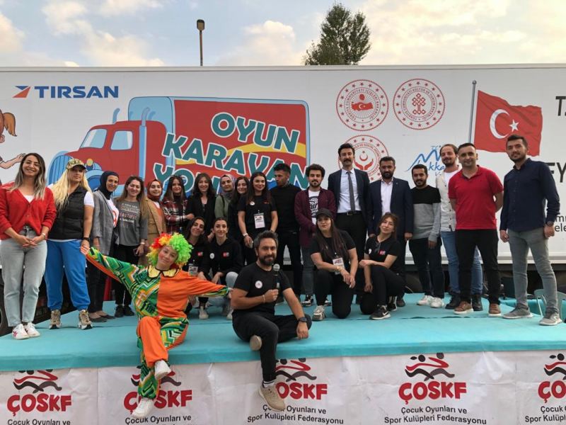 Xeyriyyəçi iş adamı Mehmet Mutlu Türkiyədə uşaqları sevindirməyə davam edir: FOTOLAR