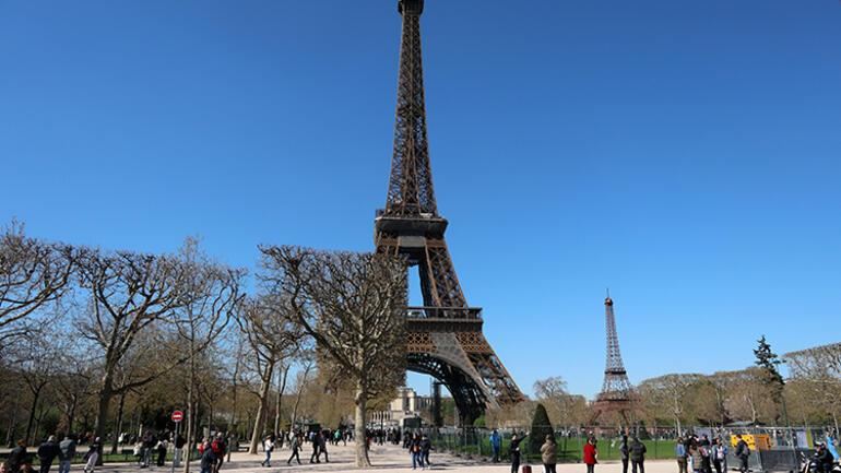 Parisdə Eyfel qüllələrinin sayı ikiyə yüksəldi 
