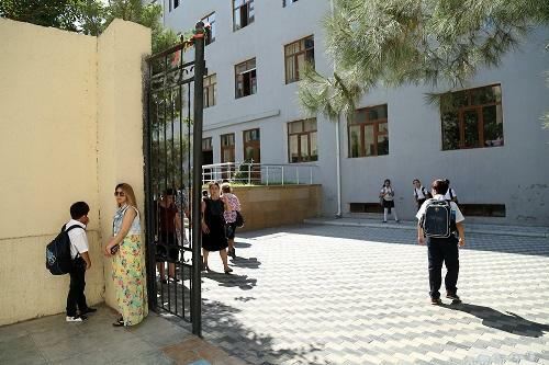 Məktəbdə zəhərlənən şagirdlərin son durumu açıqlandı 