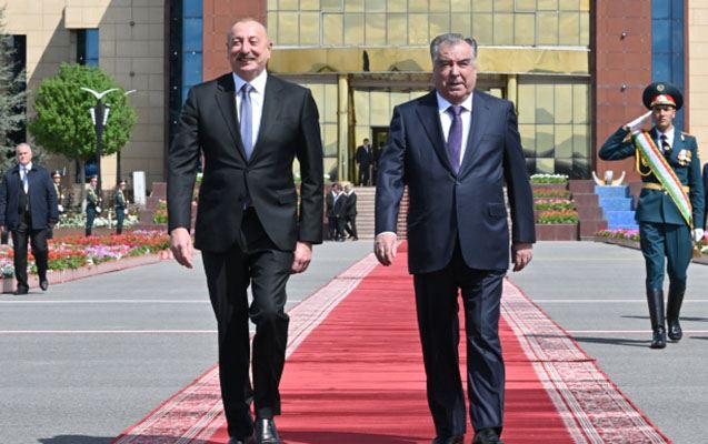Emoməli Rəhmon İlham Əliyevi yola saldı - Fotolar
