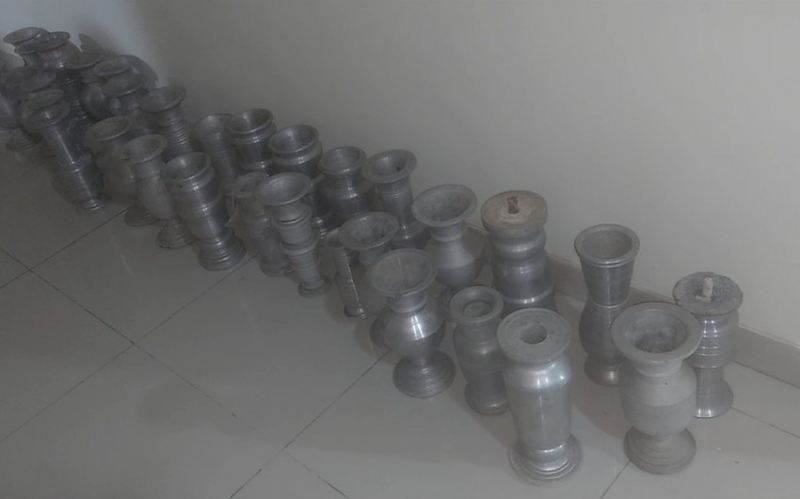 Gəncədə qəbiristanlıqlardan metal güldanlar oğurlanıb 