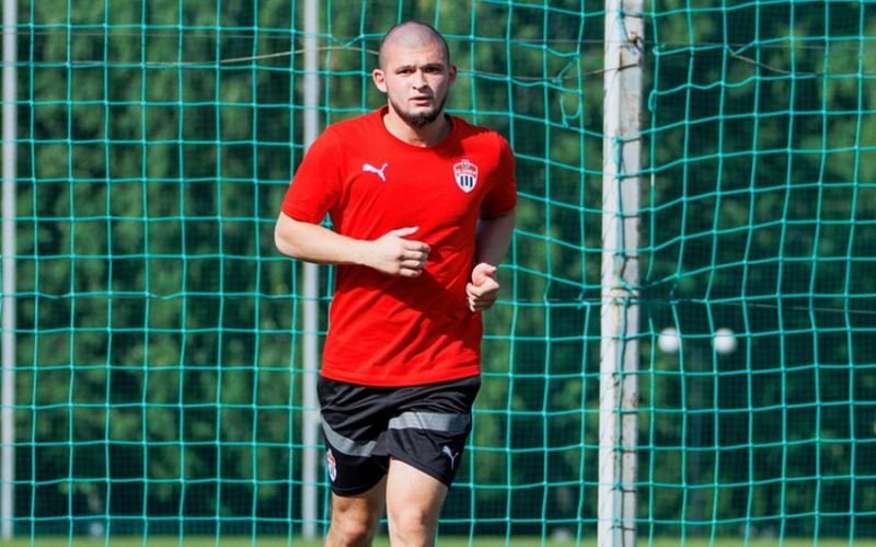 Rusiyada oynayan azərbaycanlı futbolçu baş məşqçi ilə insidentindən danışıb 