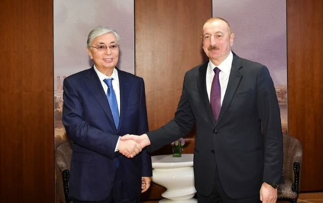 Prezidentlərin məhdud tərkibdə görüşü başladı 