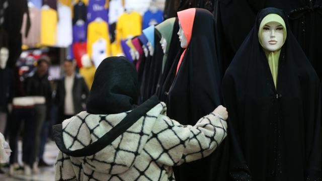 Tehran Millət vəkili Kevseri: Hicab qaydasını pozanlar mühakimə olunacaqlar 