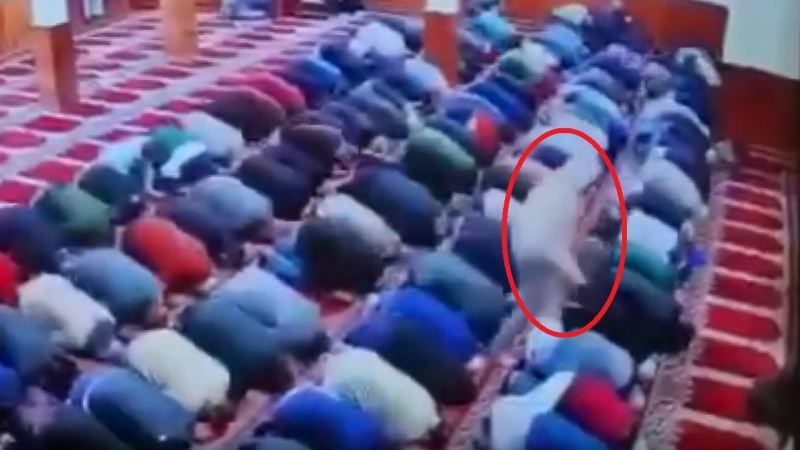 ABŞ-da imam namaz vaxtı bıçaqlanıb 
