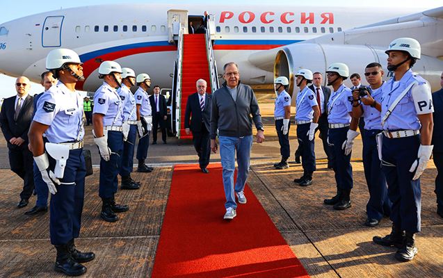 Lavrov xarici səfərə bu dəfə fərqli geyimdə getdi - Fotolar