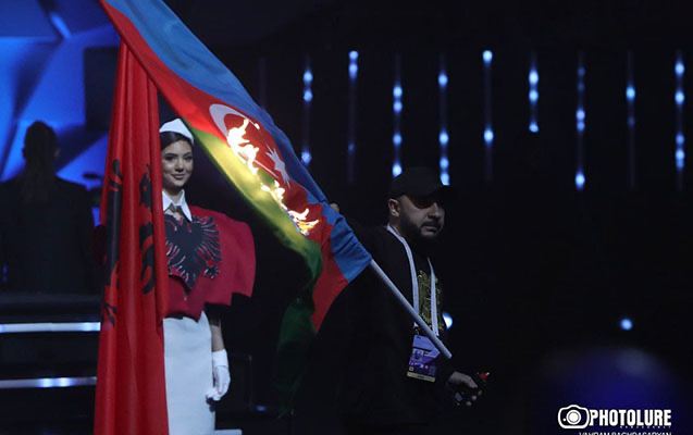 İrəvanda bayrağımızı yandıran şəxs beynəlxalq axtarışa verildi 