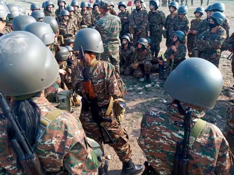 Ermənistanda qadınlar hərbi xidmətə çağırıla bilər 