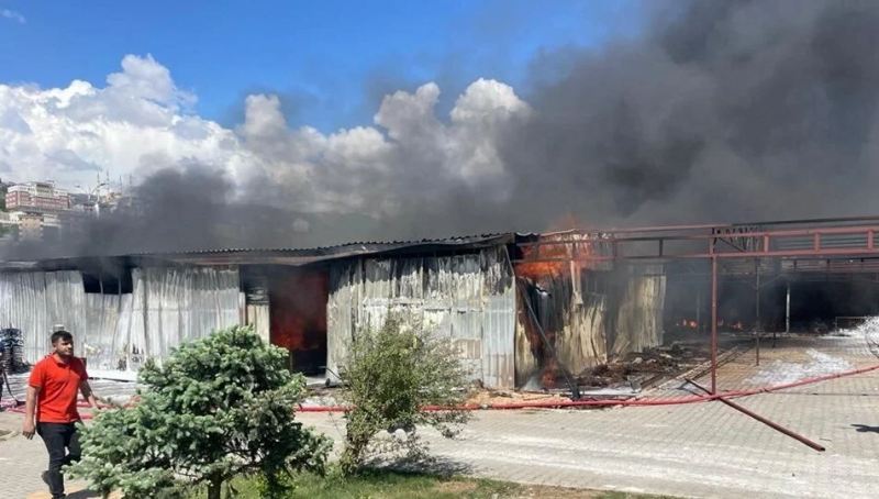 Türkiyədə fabrikdə yanğın olub 