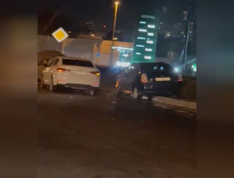 Bakıda zəncirvari qəza - 4 maşın toqquşdu - VİDEO 
