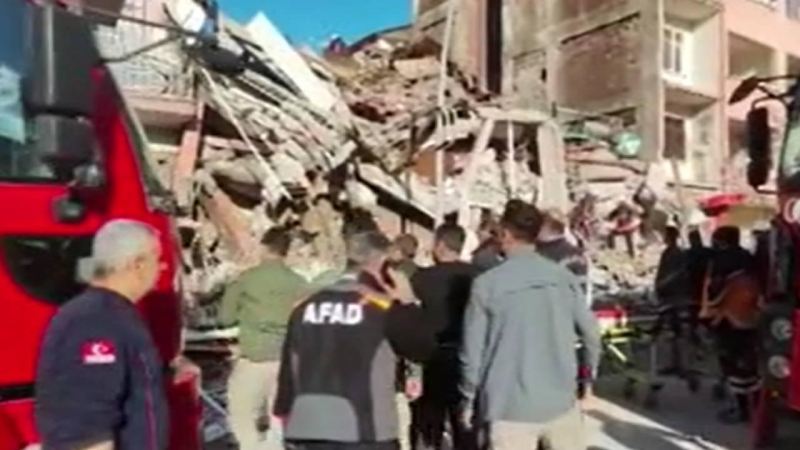 Türkiyədə daha bir bina çökdü 