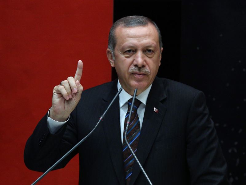 Canlı yayımda səhhəti pisləşən Ərdoğanın son durumu açıqlanıb 