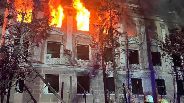 Rusiya Mikolayevi vurdu: 1 ölü, 23 yaralı