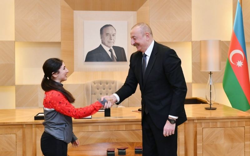 İlham Əliyev İrəvanda qələbə qazanan türkiyəli idmançıları Qarabağa dəvət edib 