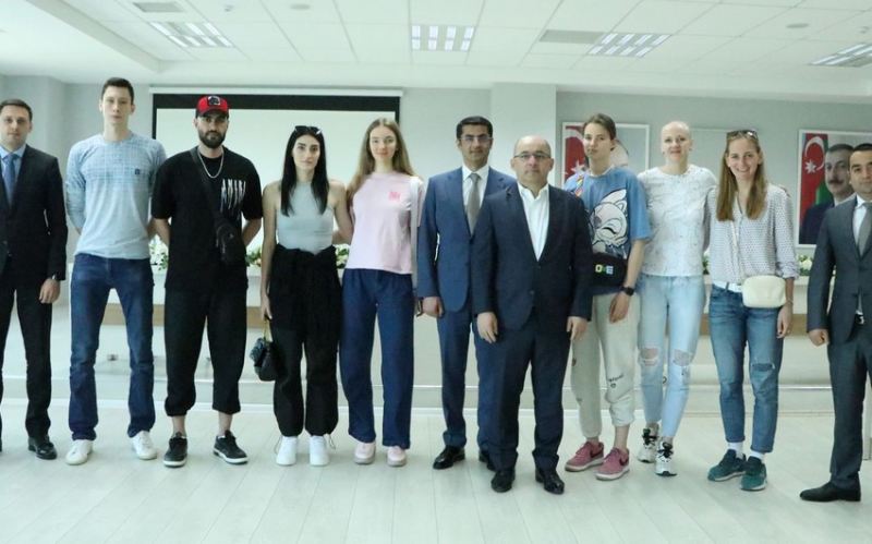 Voleybol Federasiyasının prezidenti komandaların məşqçiləri və legionerlə görüşüb 