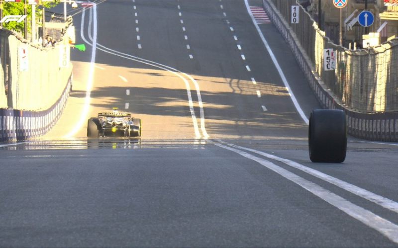 \"Formula 1\" pilotunun bolidinin təkəri çıxıb 