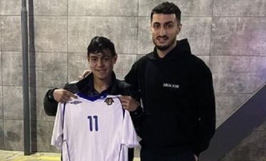 Araz Abdullayev canlı yayımda vurduğu gəncdən üzr istədi 