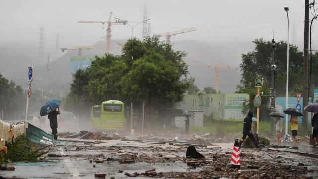 Pekində güclü yağışlar 11 nəfərin həyatına son qoyub 