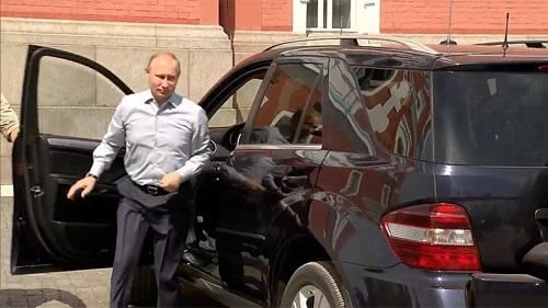 Bütün məmurlar yerli maşın sürməlidirlər - Putin 