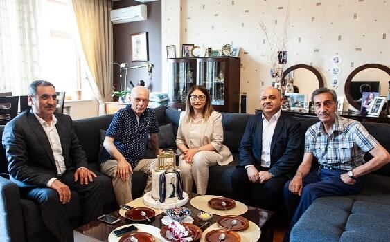 Teatr rəhbərliyi Ramiz Məliki belə təbrik etdi 