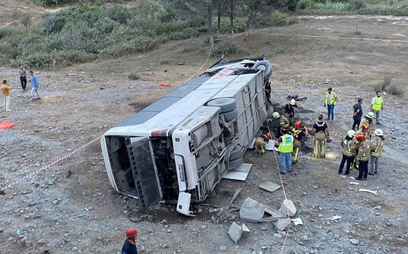 İstanbulda aeroport işçilərini daşıyan avtobus aşıb, 29 yaralı var 