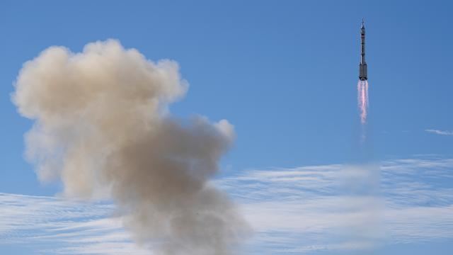 Çin \"CERES-1\" raketi ilə 7 peyk buraxıb 