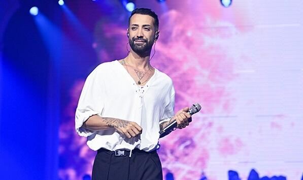 Məşhur türkiyəli müğənni konsertə gedərkən qəzaya düşdü 