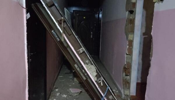 Bakıda evdə partlayış: xəsarət alanlar var - Video 