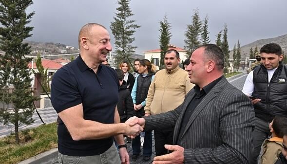 Prezidentlər və xanımları Füzulidə sakinlərlə görüşdülər 