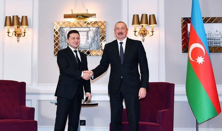 İlham Əliyev Zelenskini təbrik etdi 