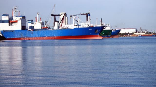 Rusiya sanksiyalara görə beynəlxalq ticarətdə alternativ yollar hazırlayır 