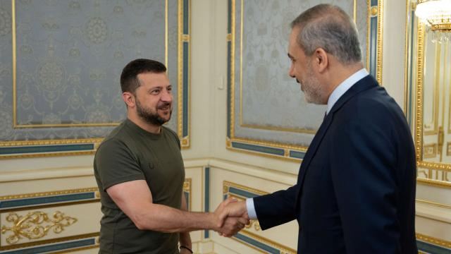 Zelenskinin Hakan Fidanla görüşü ilə bağlı paylaşım edib 