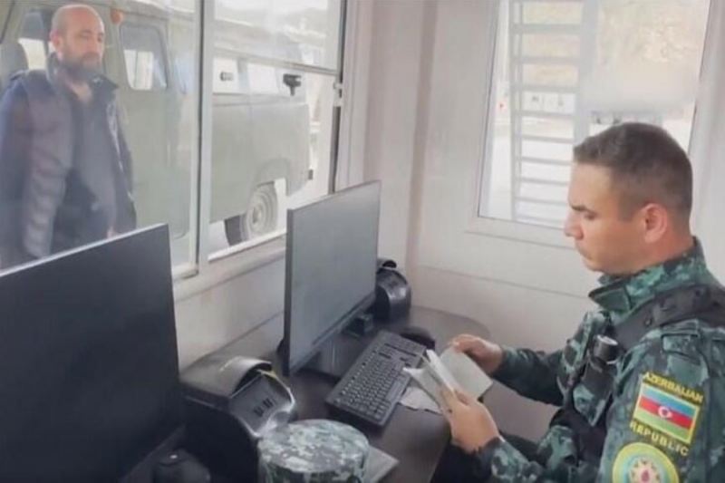 TƏCİLİ! Bayrağımızı təhqir edən 3 errməni \"Laçın\" postunda tutuldu - \"Canlı\"