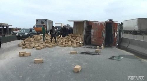 “Kamaz” körpüdən aşdı: ölən var 