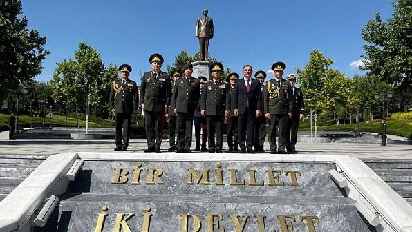 Həsənov Ankarada Heydər Əliyev Parkını ziyarət etdi 