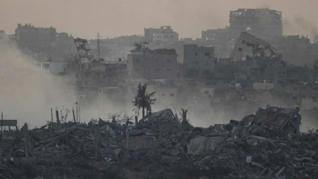 İsrail Şucaiyyəni bombaladı: 300 ölü və yaralı dağıntılar altından çıxarıldı 