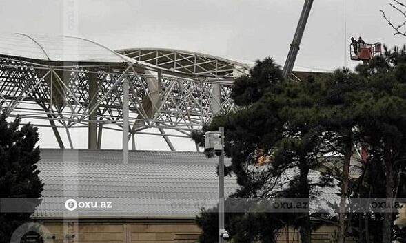 Tofiq Bəhramov stadionunda sektorun tavanı uçdu - Foto 