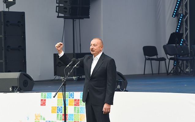 İlham Əliyev Xankəndidə idman ictimaiyyəti ilə görüşdü 