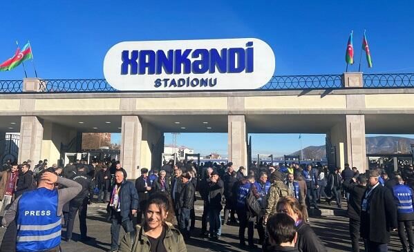 Tanınmış şəxslər Xankəndi stadionunda - Foto 