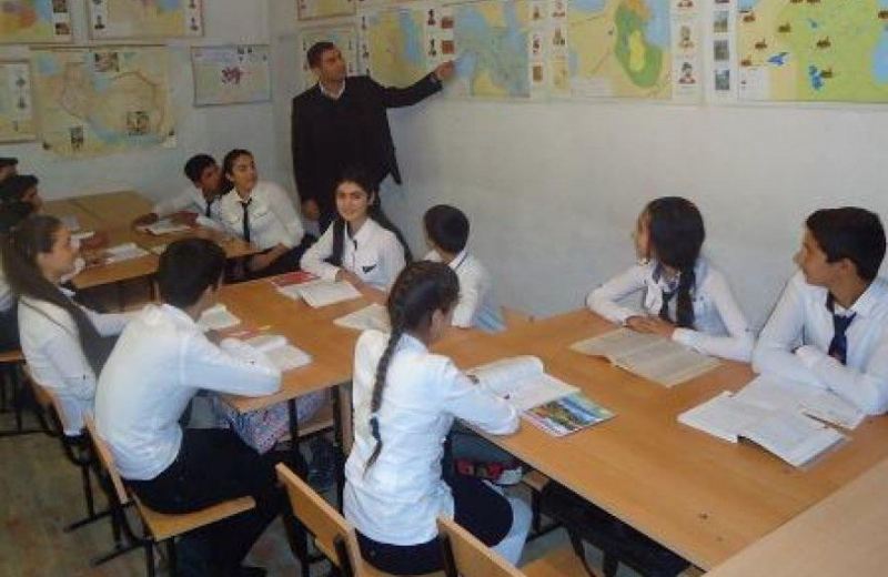 Genefondumuz üçün təhlükə! Kişi və qadın müəllimlərin sayında kəskin fərq... 