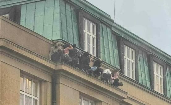 Universitetdə 15 nəfəri qətlə yetirən tələbə ilə bağlı qan donduran təfərrüat 