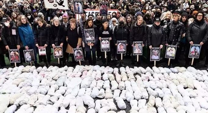 Nyu Yorkda Qəzza yürüşü! Kəfənli körpə modelləri ilə etiraz ediblər 
