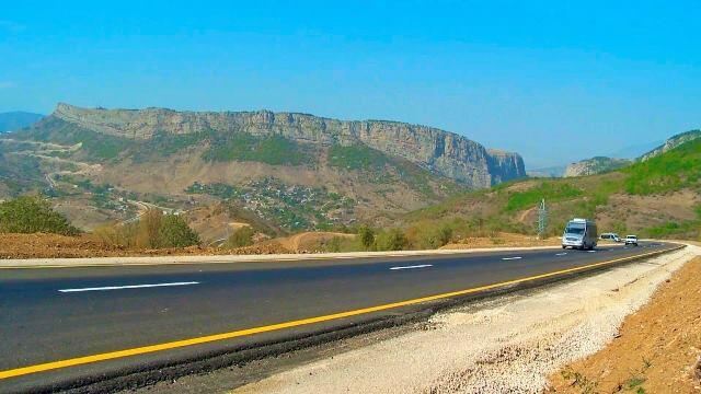 Şuşa yolunda yük maşını aşdı: ölən var 