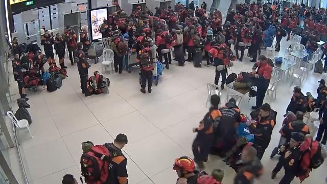 İstanbuldan 1093 heyət zəlzələ bölgəsinə gedib 